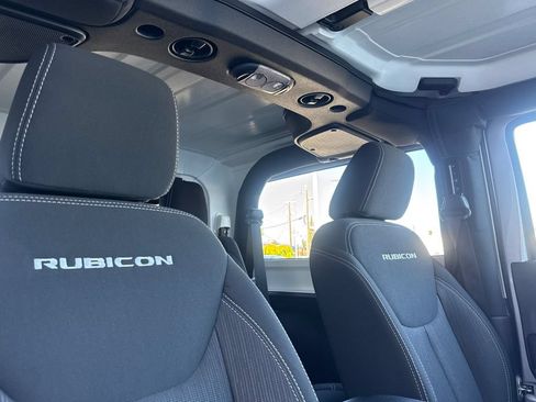 Used 2016 Jeep Wrangler Rubicon w/ Power Convenience Group AWD/4WD image 16