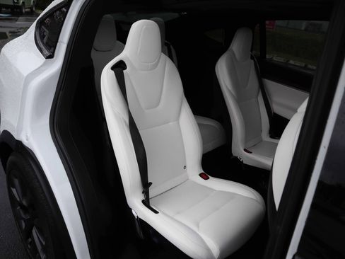 Used 2023 Tesla Model X AWD/4WD image 6