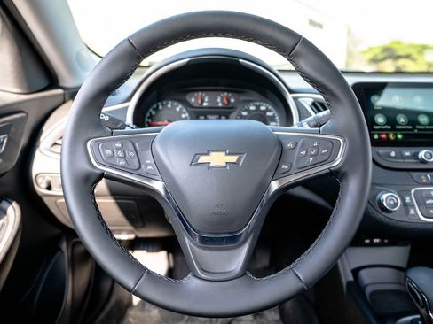 Used 2025 Chevrolet Malibu RS FWD image 13