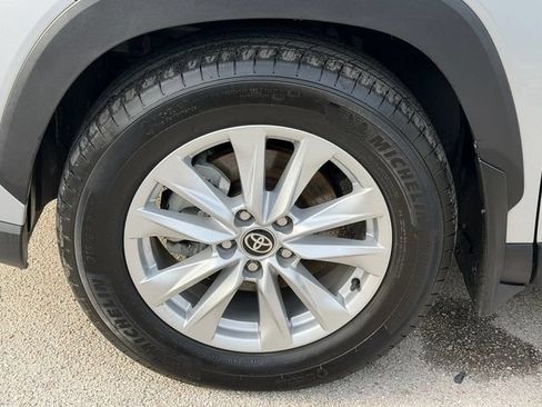 Used 2024 Toyota Corolla Cross LE FWD image 11