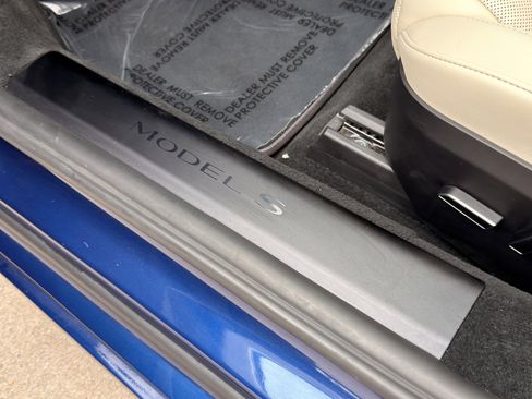 Used 2025 Tesla Model S image 24