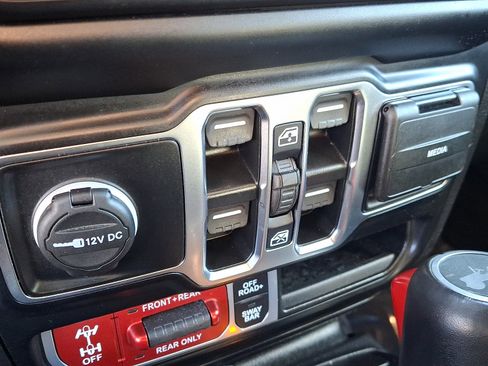 Used 2022 Jeep Wrangler Unlimited Rubicon w/ Xtreme Recon 35" Tire Package image 23