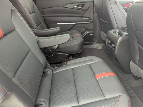 Used 2025 Chevrolet Traverse RS image 14