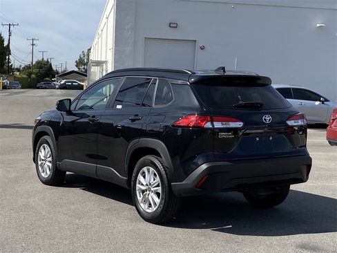 Certified 2025 Toyota Corolla Cross LE image 4