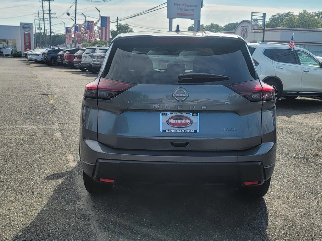 Used 2026 Nissan Rogue SV AWD/4WD image 7