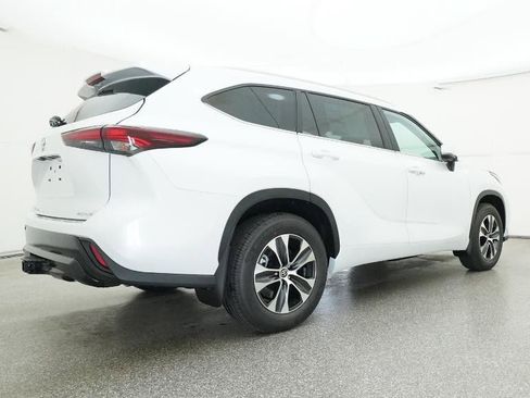 New 2026 Toyota Highlander XLE image 25