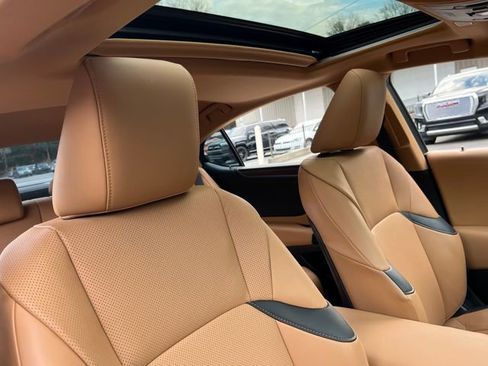 Used 2024 Lexus ES 350 w/ Premium Package image 34