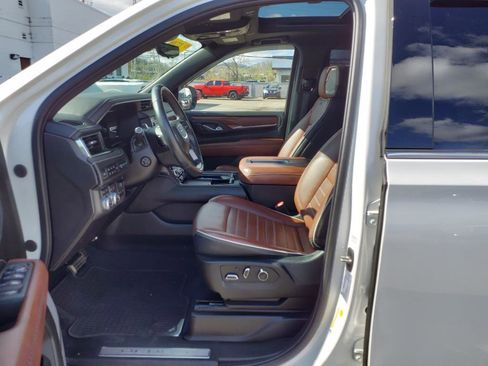 Used 2023 GMC Yukon XL Denali Ultimate image 10