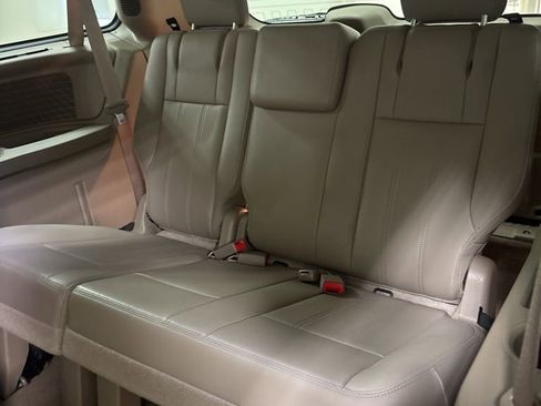 Used 2014 Chrysler Town & Country Touring-L w/ Driver Convenience Group FWD image 21