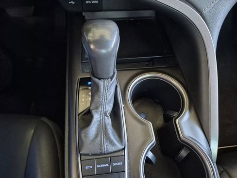 Used 2024 Toyota Camry SE FWD image 11