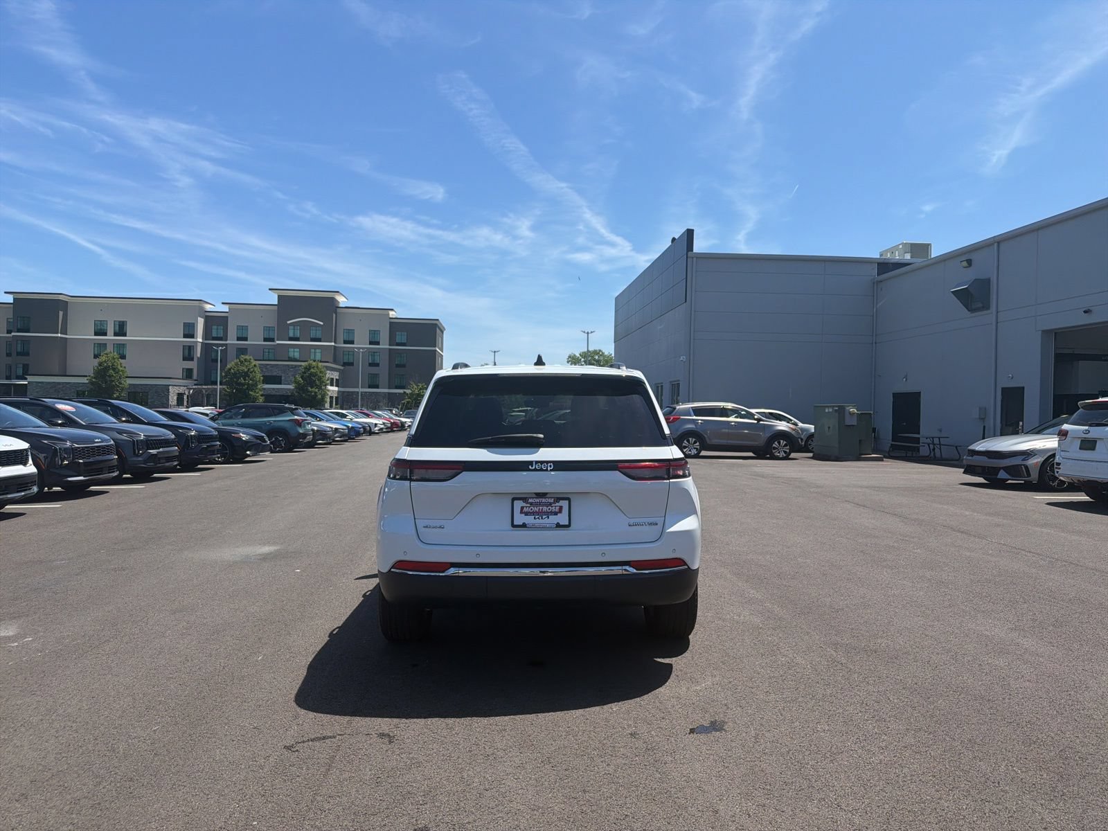 Used 2023 Jeep Grand Cherokee Limited AWD/4WD image 6
