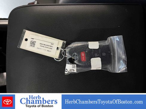 Used 2026 Toyota Tacoma SR5 AWD/4WD image 9