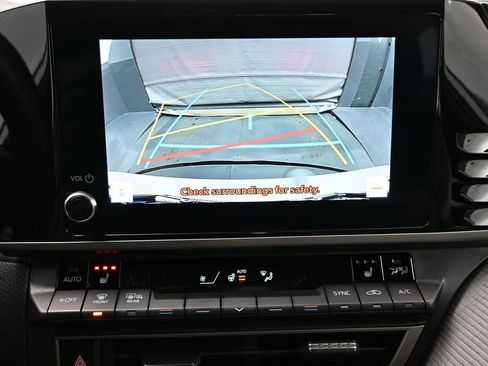 Used 2025 Toyota Camry SE w/ Convenience Package image 25