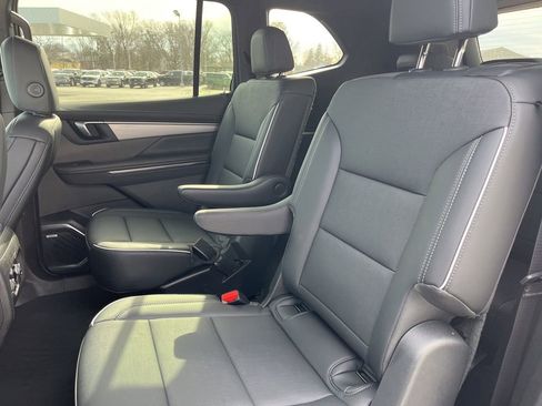 Used 2025 Buick Enclave Preferred image 13