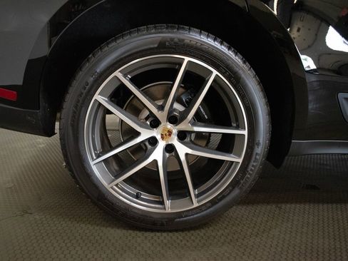 New 2026 Porsche Macan image 16