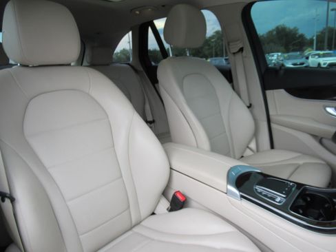 Used 2022 Mercedes-Benz GLC 300 image 9