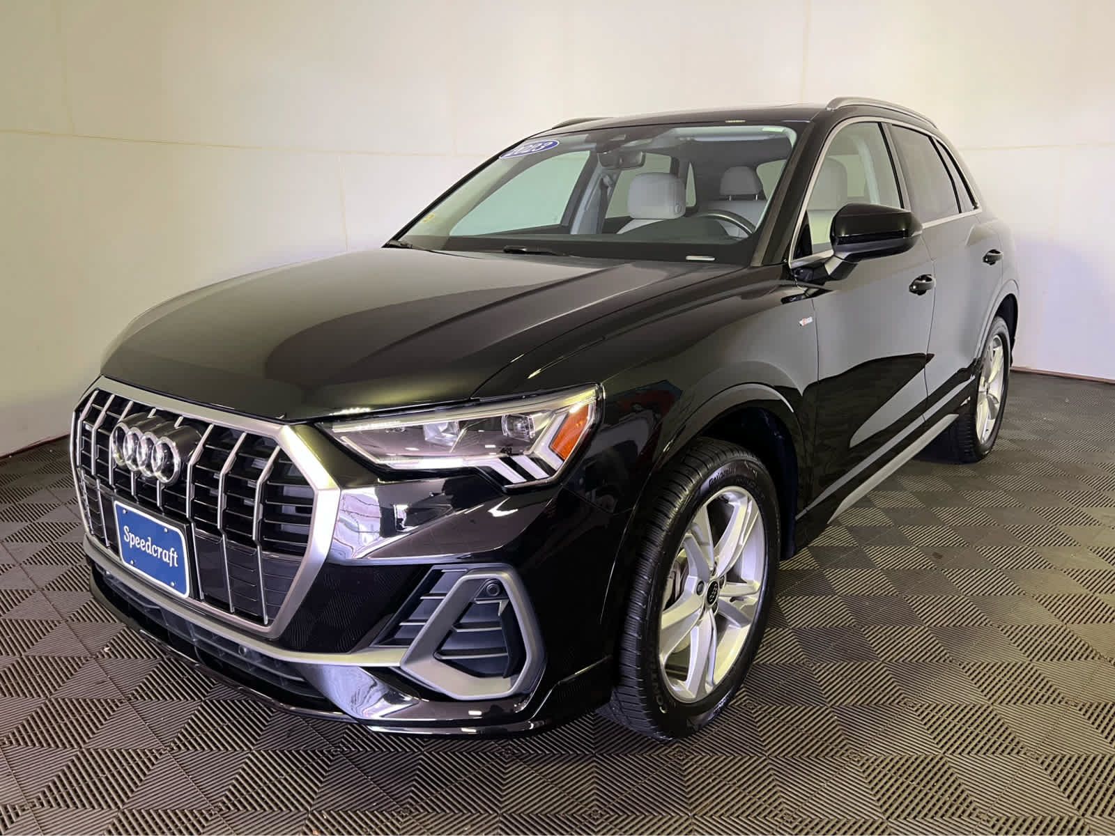 Used 2023 Audi Q3 2.0T Premium Plus w/ Premium Plus Package AWD/4WD image 3