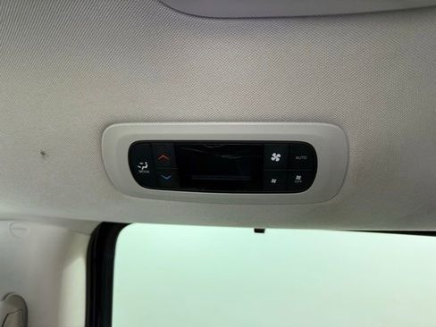 Used 2024 Chrysler Pacifica Touring-L image 24