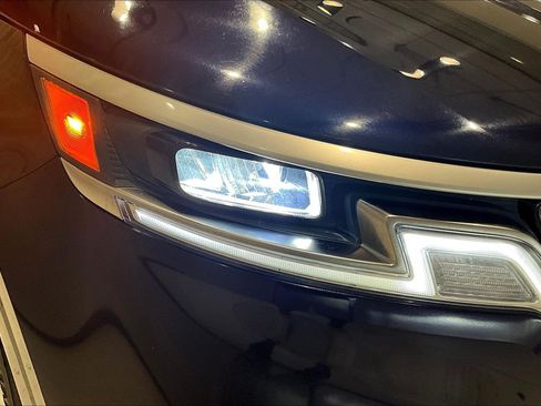 Used 2023 Kia Carnival LX FWD image 33