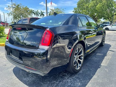 Used 2018 Chrysler 300 S w/ 300S Premium Group RWD image 5