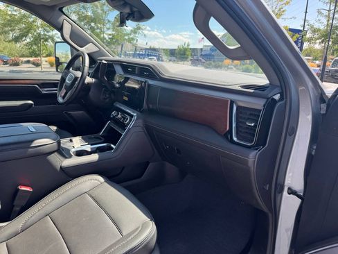 Used 2025 GMC Sierra 3500 Denali w/ Technology Package AWD/4WD image 17