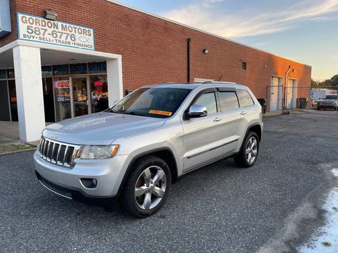Used 2013 Jeep Grand Cherokee Limited w/ Advance Technology Group image 2