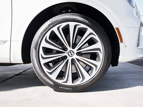 Used 2022 Bentley Bentayga image 10