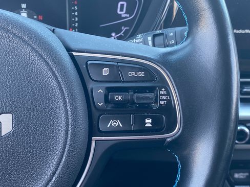 Used 2022 Kia Niro EX Premium FWD image 23