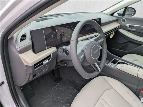 New 2025 Hyundai Sonata Limited image 3