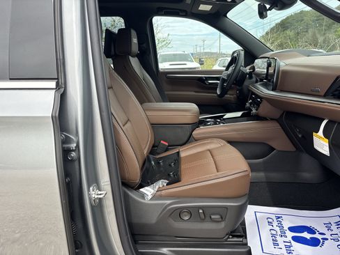 New 2026 Chevrolet Suburban High Country AWD/4WD image 28