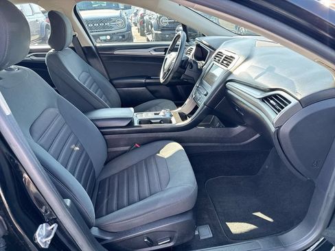 Used 2017 Ford Fusion SE w/ Fusion SE Technology Package FWD image 21