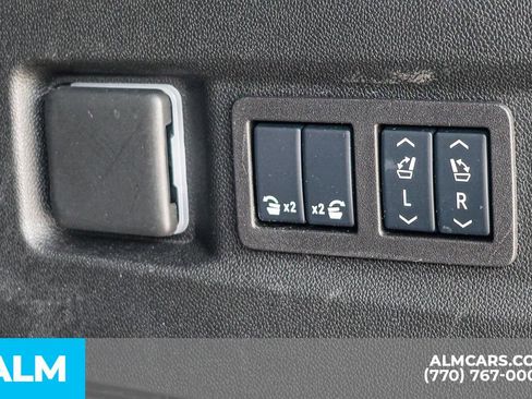 Used 2025 GMC Yukon Denali AWD/4WD image 25