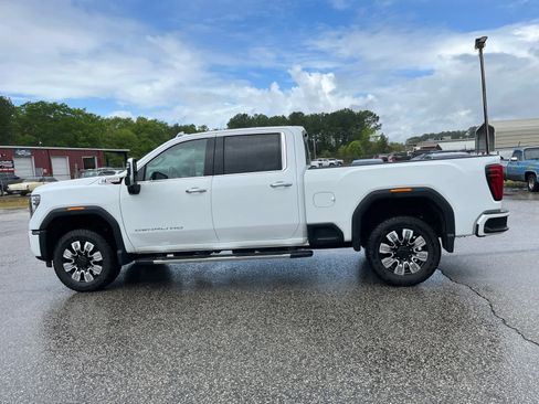 Used 2024 GMC Sierra 3500 Denali w/ Denali Reserve Package image 3