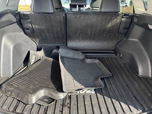 Used 2020 Toyota RAV4 XLE Premium image 31