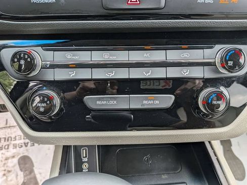 Used 2020 Kia Sedona EX FWD image 22
