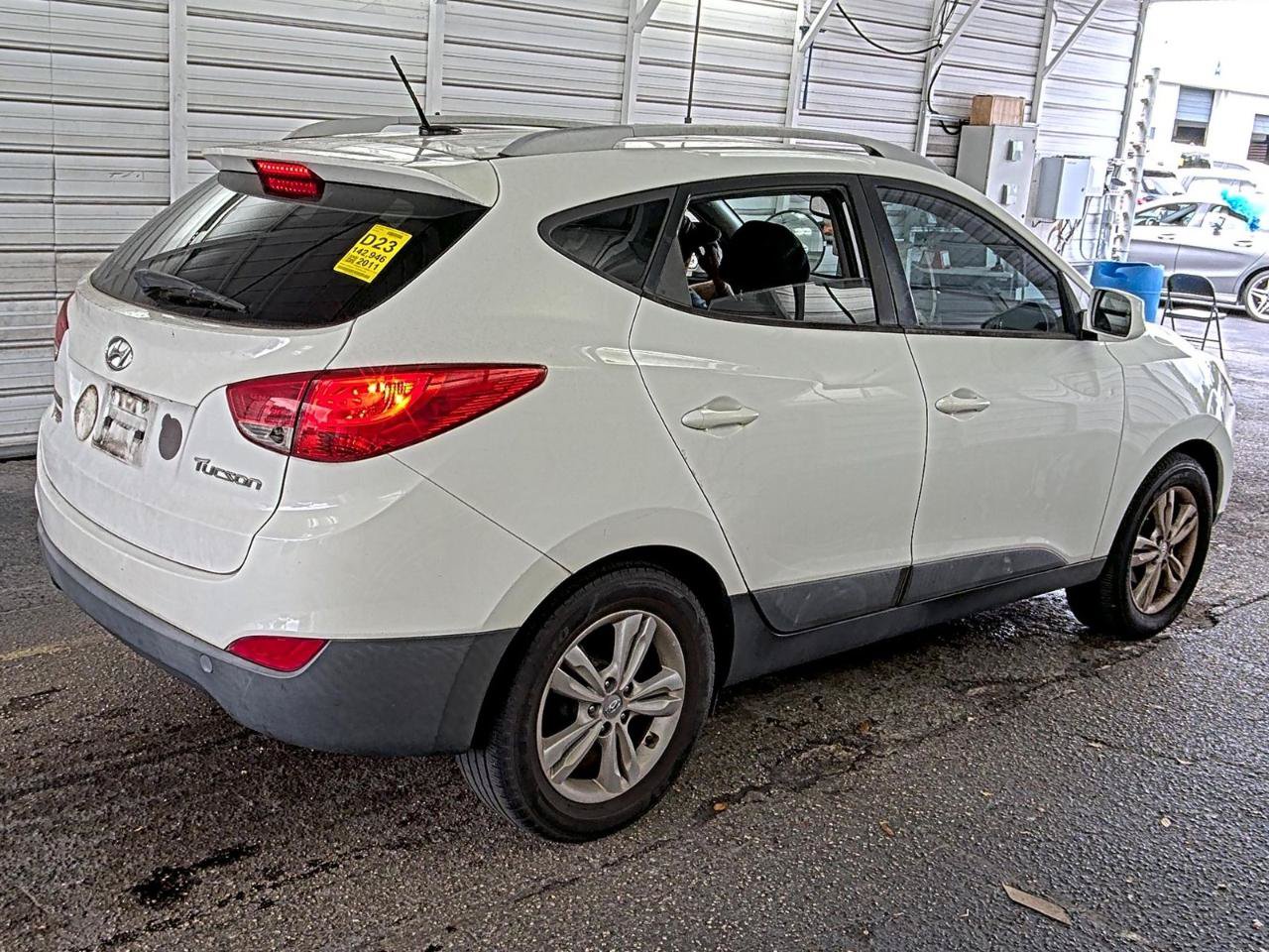 Used 2011 Hyundai Tucson GLS FWD image 3
