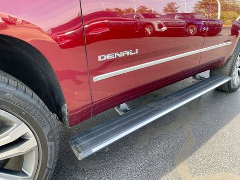 Used 2020 GMC Yukon Denali w/ Denali Premium Package image 10