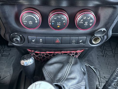 Used 2017 Jeep Wrangler Unlimited Rubicon AWD/4WD image 29
