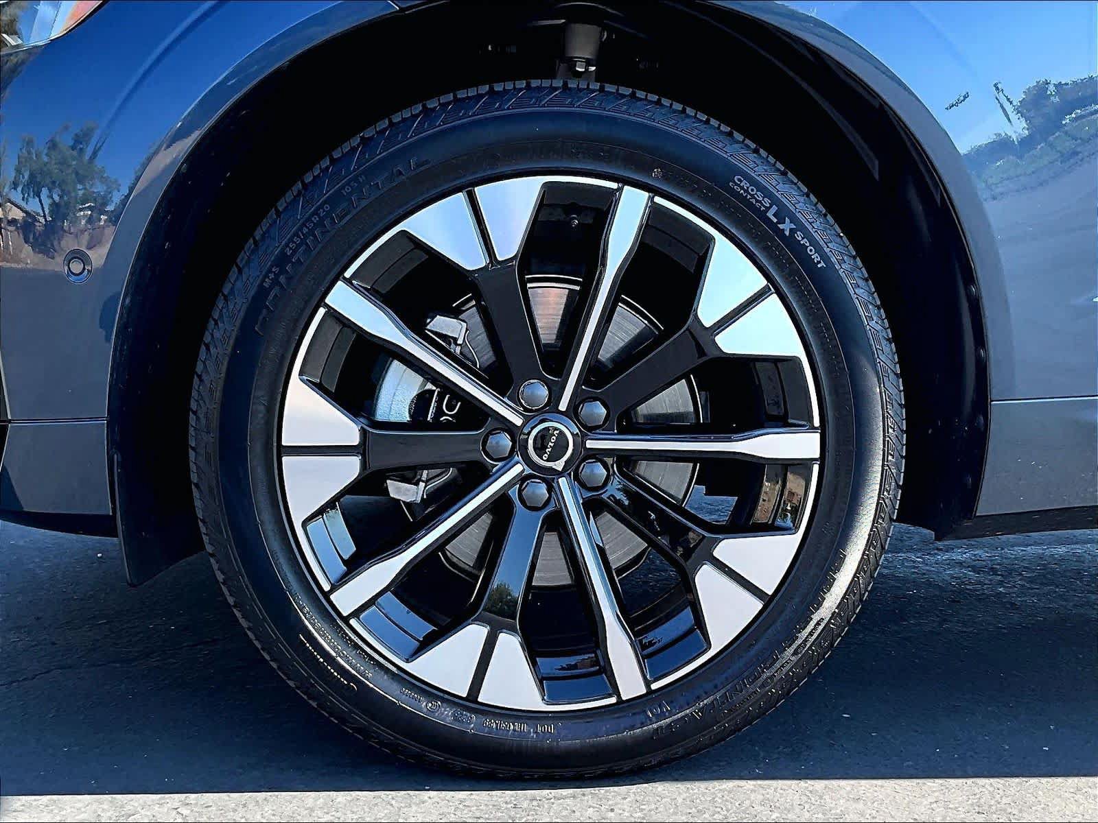Used 2026 Volvo XC60 B5 Plus w/ Protection Package Premier AWD/4WD image 14