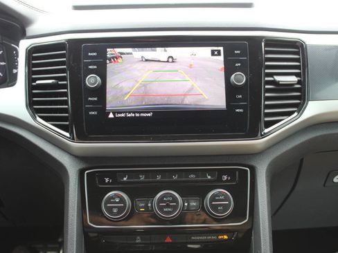 Used 2022 Volkswagen Atlas Cross Sport SEL R-Line image 21