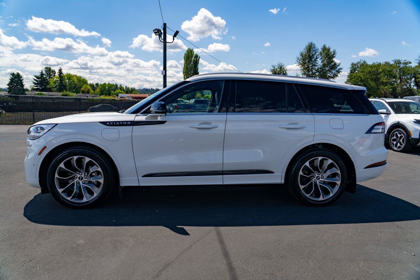 Used 2021 Lincoln Aviator Grand Touring w/ Equipment Group 302A AWD/4WD image 12