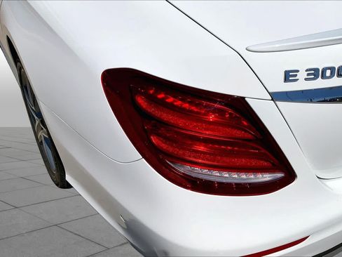 Used 2017 Mercedes-Benz E 300 4MATIC image 27