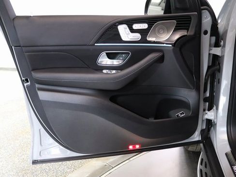 Used 2024 Mercedes-Benz GLS 580 4MATIC image 19