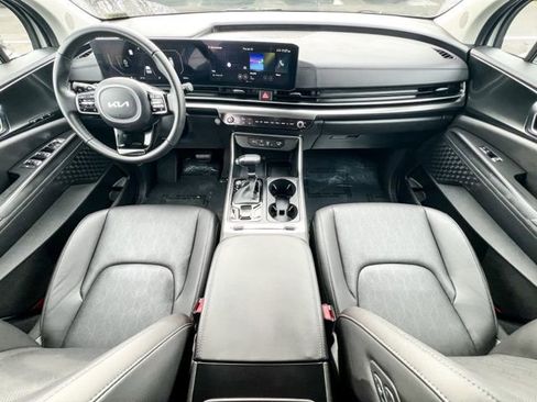 Certified 2025 Kia Carnival SX image 13