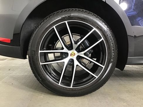 Certified 2026 Porsche Macan AWD/4WD image 13