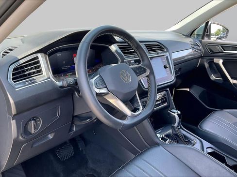 Used 2024 Volkswagen Tiguan SE FWD image 16