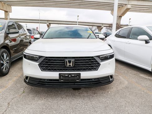 Used 2023 Honda Accord Touring image 4
