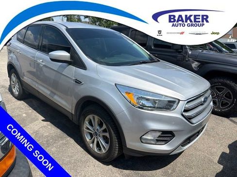 Used 2017 Ford Escape SE w/ SE Cold Weather Package AWD/4WD image 1