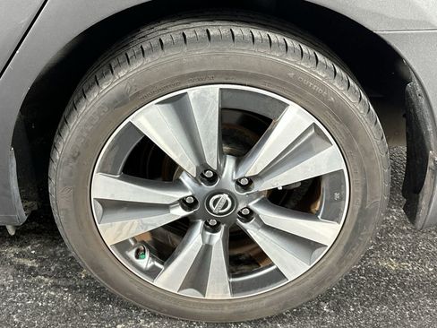 Used 2017 Nissan Sentra SL image 14