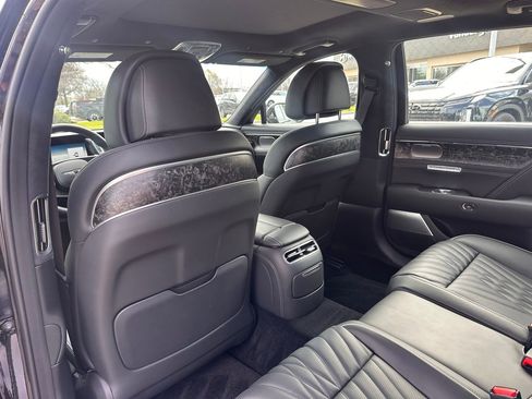 Used 2025 Genesis G90 3.5T image 19